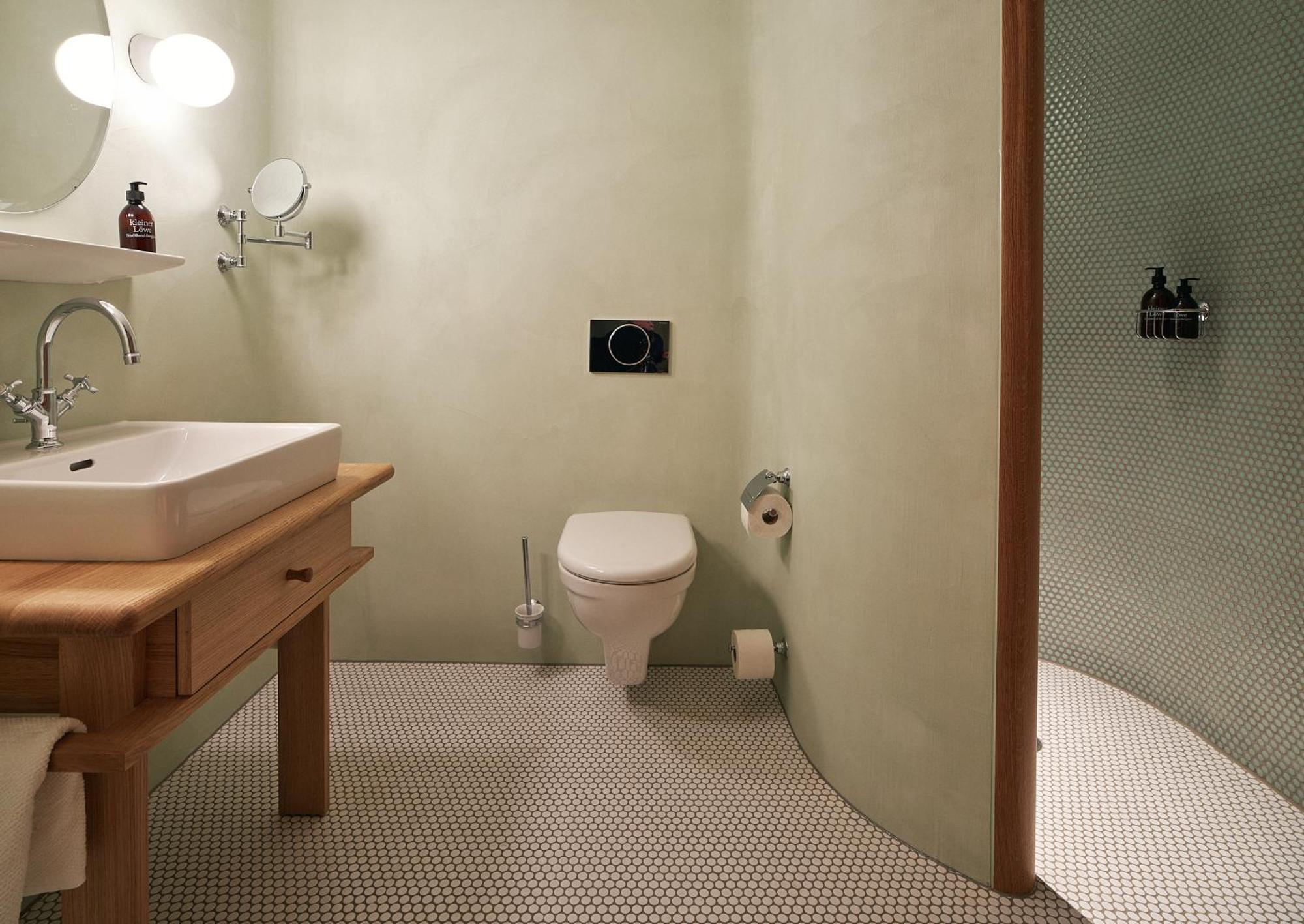 Kleiner Loewe - Stadthotel เบรเกนซ์ ภายนอก รูปภาพ